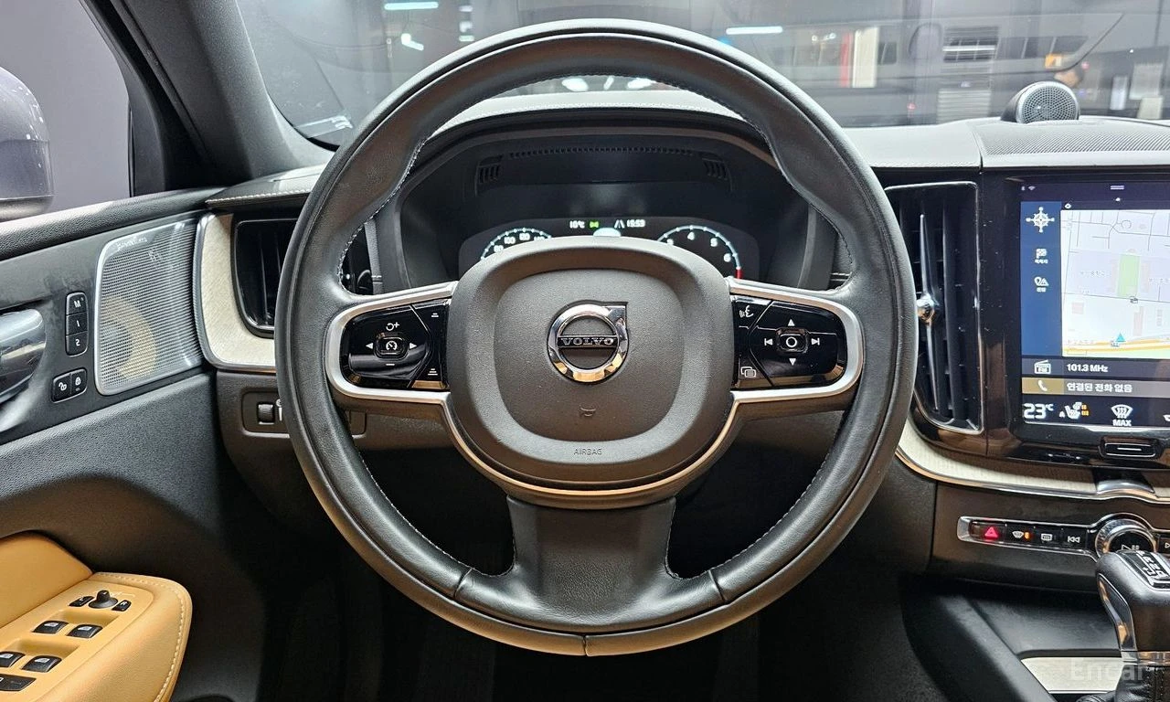 Volvo XC60 ПОДРЕВИ * HEAD-UP * B&W * АВТОКРЕДИТ, снимка 14 - Автомобили и джипове - 55277035