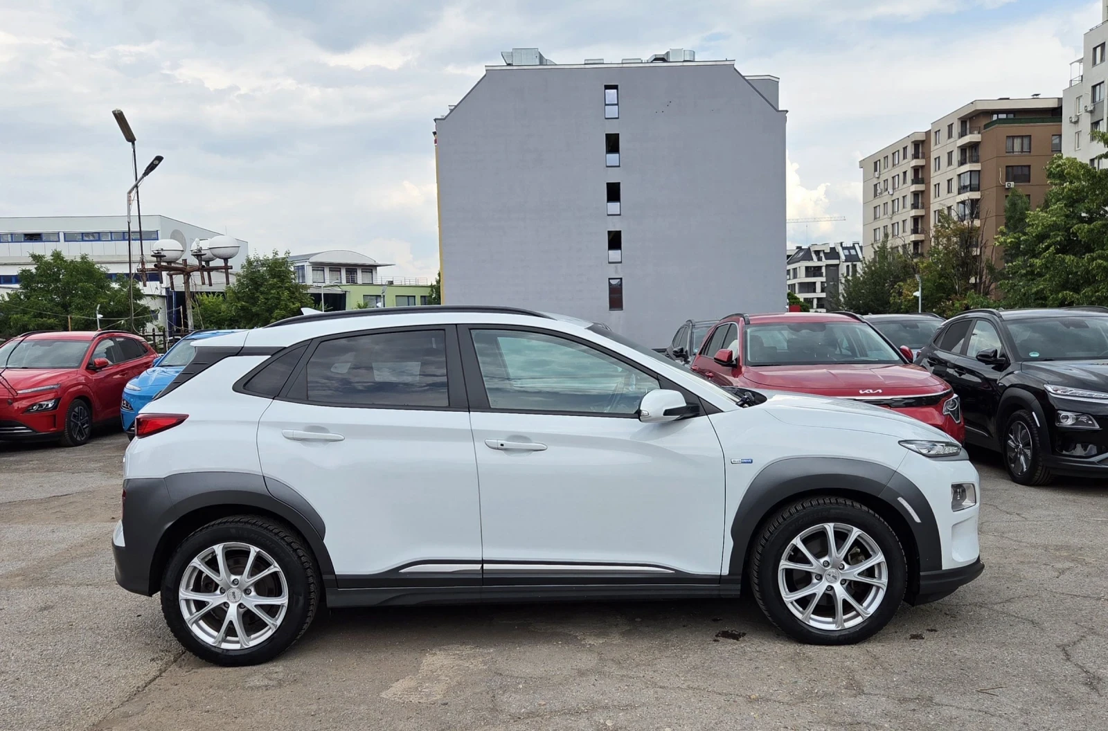 Hyundai Kona SOH100%/Premium, снимка 3 - Автомобили и джипове - 55314164