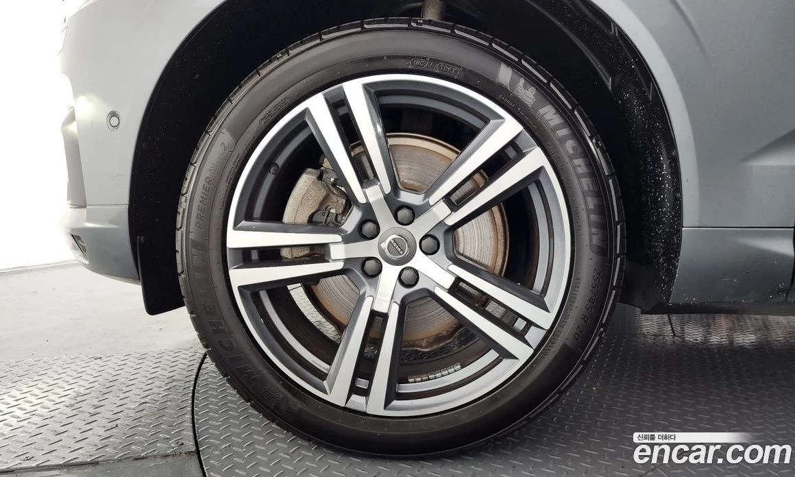 Volvo XC60 T8 R-Design, снимка 5 - Автомобили и джипове - 56123238