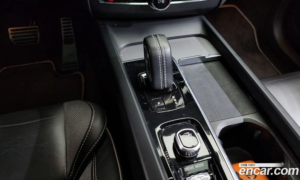 Volvo XC60 T8 R-Design, снимка 9 - Автомобили и джипове - 56123238