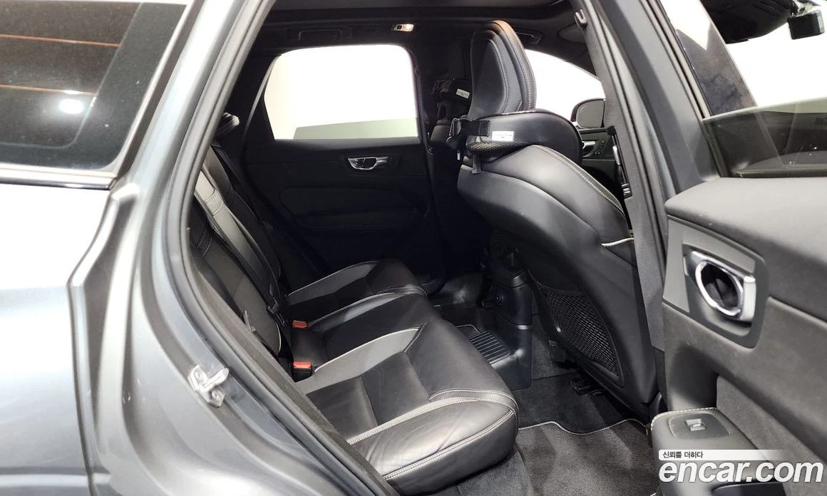 Volvo XC60 T8 R-Design, снимка 12 - Автомобили и джипове - 56123238