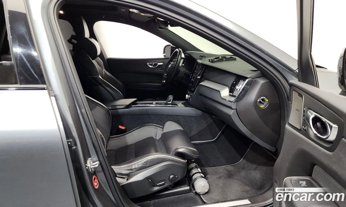 Volvo XC60 T8 R-Design, снимка 11 - Автомобили и джипове - 56123238