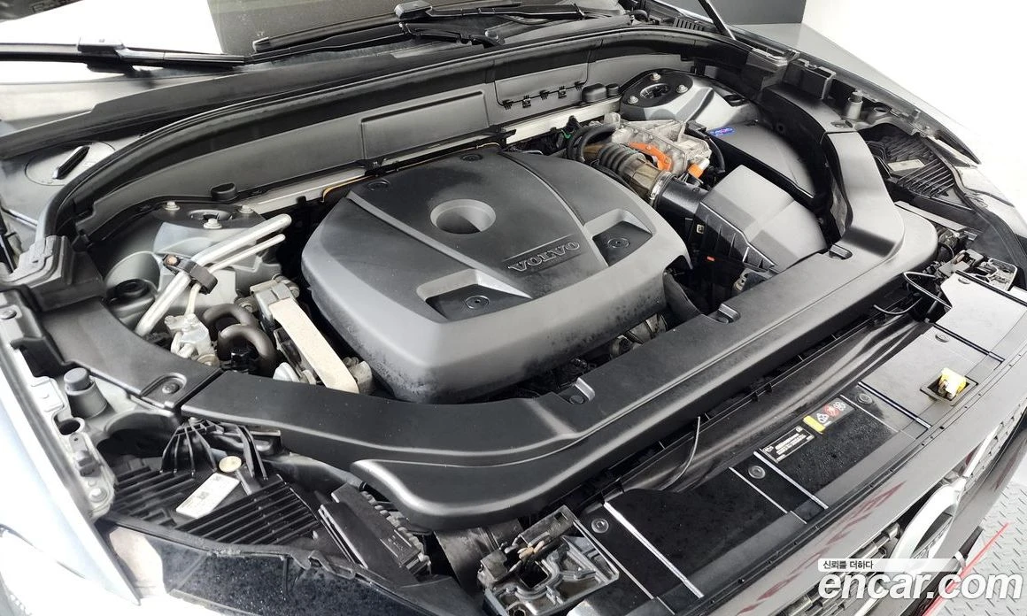 Volvo XC60 T8 R-Design, снимка 6 - Автомобили и джипове - 56123238
