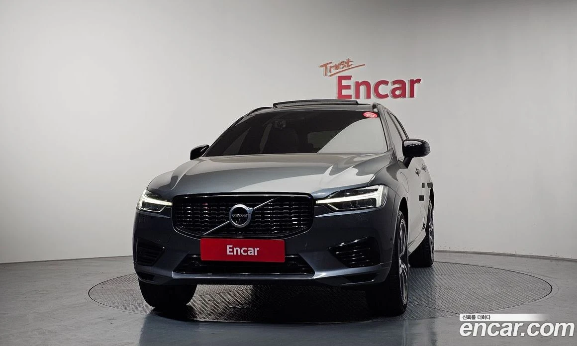 Volvo XC60 T8 R-Design, снимка 3 - Автомобили и джипове - 56123238