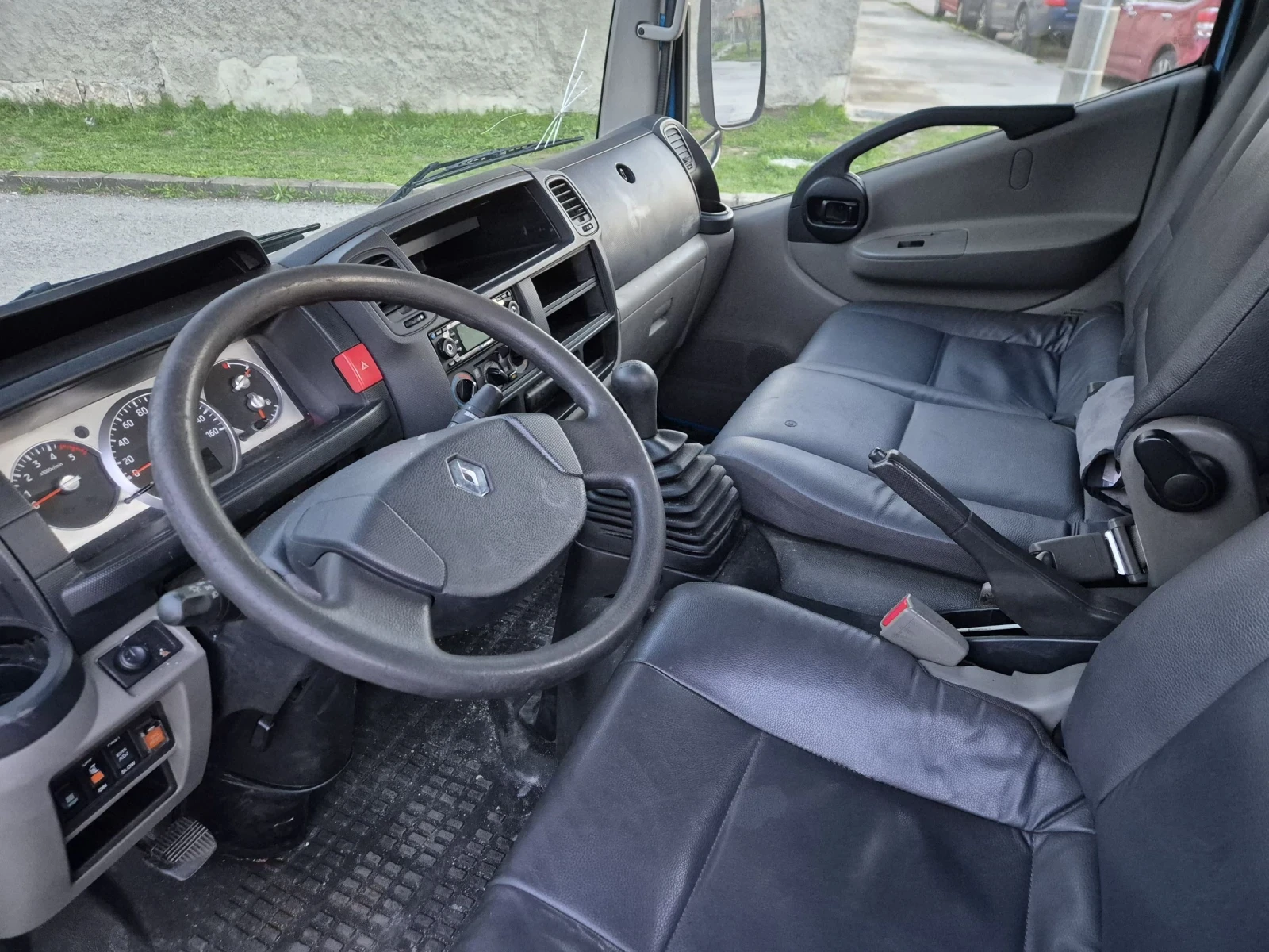 Renault Maxity 2.5  3500KG   163000!!! - изображение 8