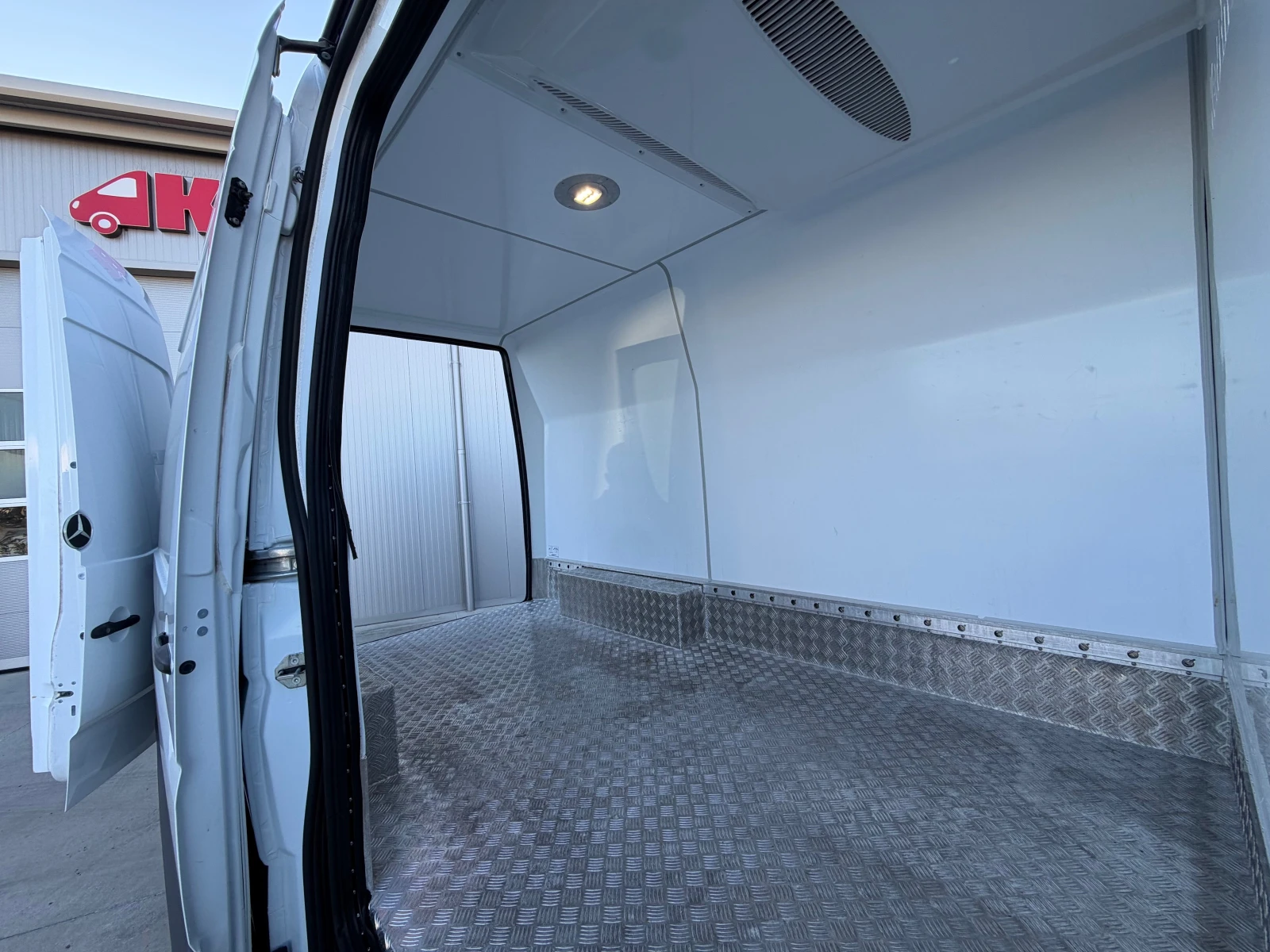 Mercedes-Benz Sprinter 316 ХЛАДИЛЕН-220V!КЛИМА!FULL!ТОП!, снимка 10 - Бусове и автобуси - 56338707
