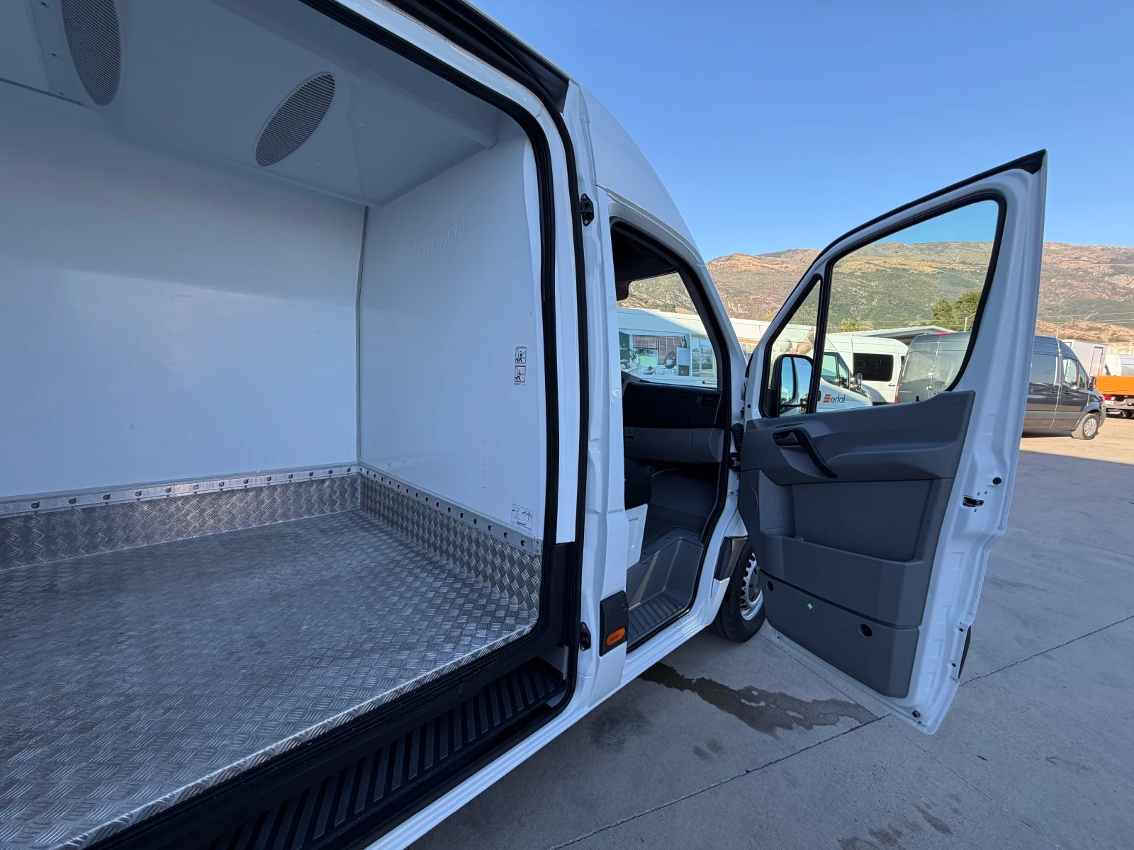 Mercedes-Benz Sprinter 316 ХЛАДИЛЕН-220V!КЛИМА!FULL!ТОП!, снимка 9 - Бусове и автобуси - 56338707