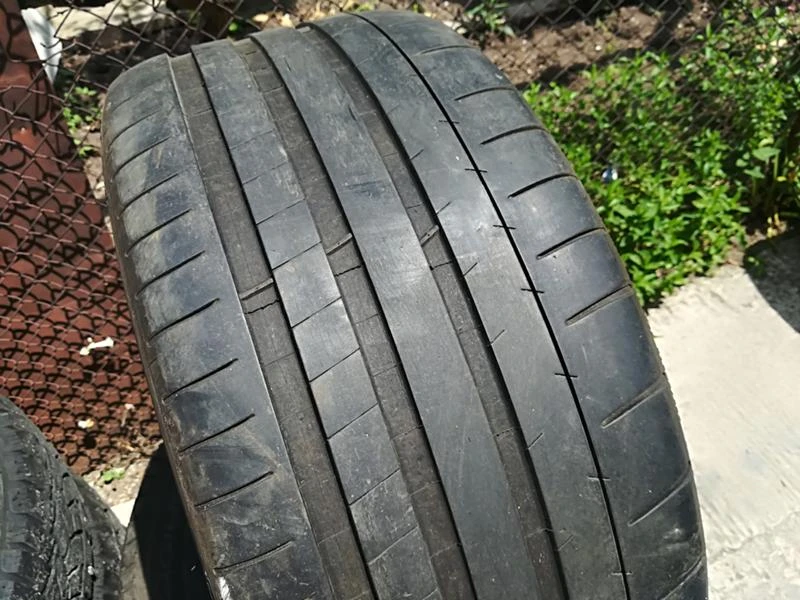 Гуми Летни 235/40R19, снимка 2 - Гуми и джанти - 21671046