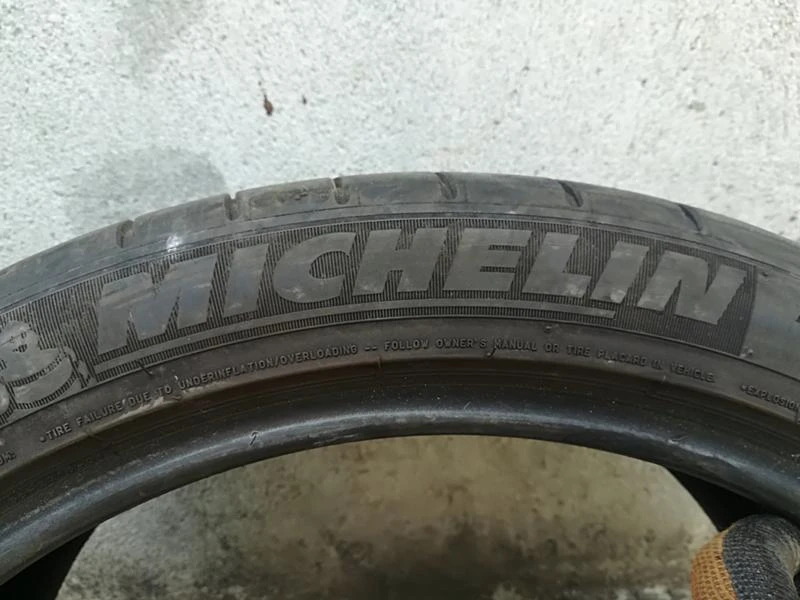 Гуми Летни 235/40R19, снимка 3 - Гуми и джанти - 21671046