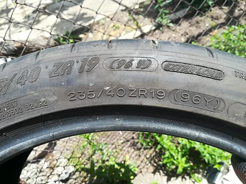 Гуми Летни 235/40R19, снимка 5 - Гуми и джанти - 21671046