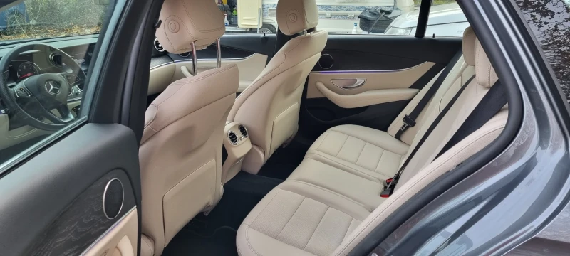 Mercedes-Benz E 220 4 MATIK, снимка 9 - Автомобили и джипове - 48208961