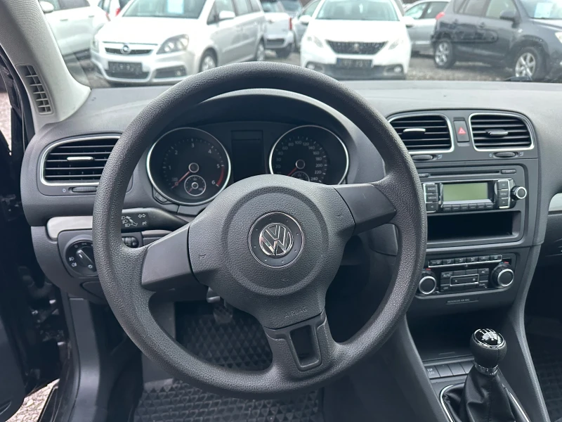 VW Golf 1.6 TDI, снимка 13 - Автомобили и джипове - 48590010