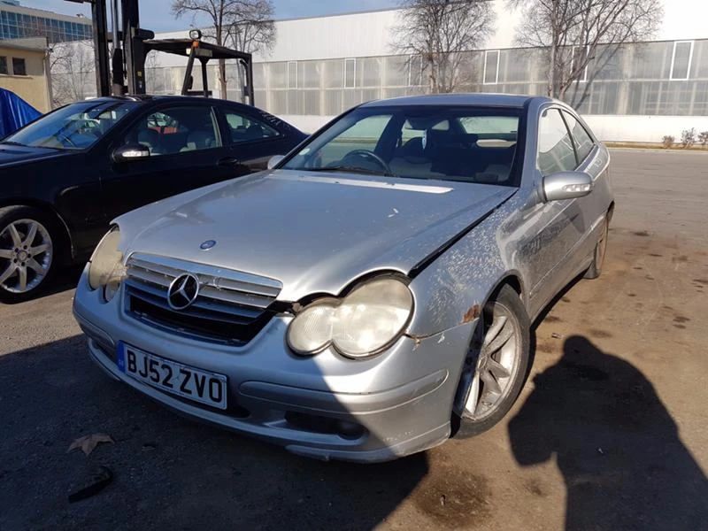 Mercedes-Benz C 220 C220 CDI 611 Ръчка, снимка 4 - Автомобили и джипове - 47459842