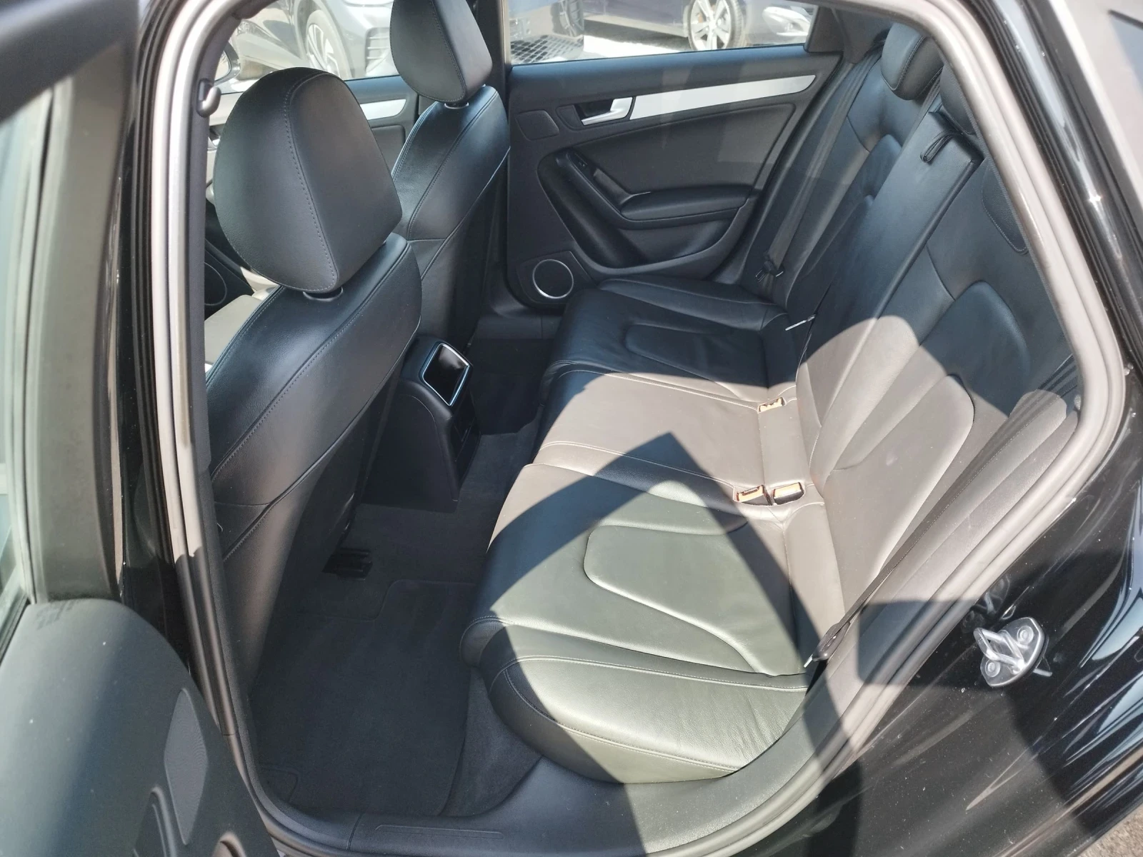 Audi A4 2.0TDI 170кс.6ск.S-LINE - изображение 10