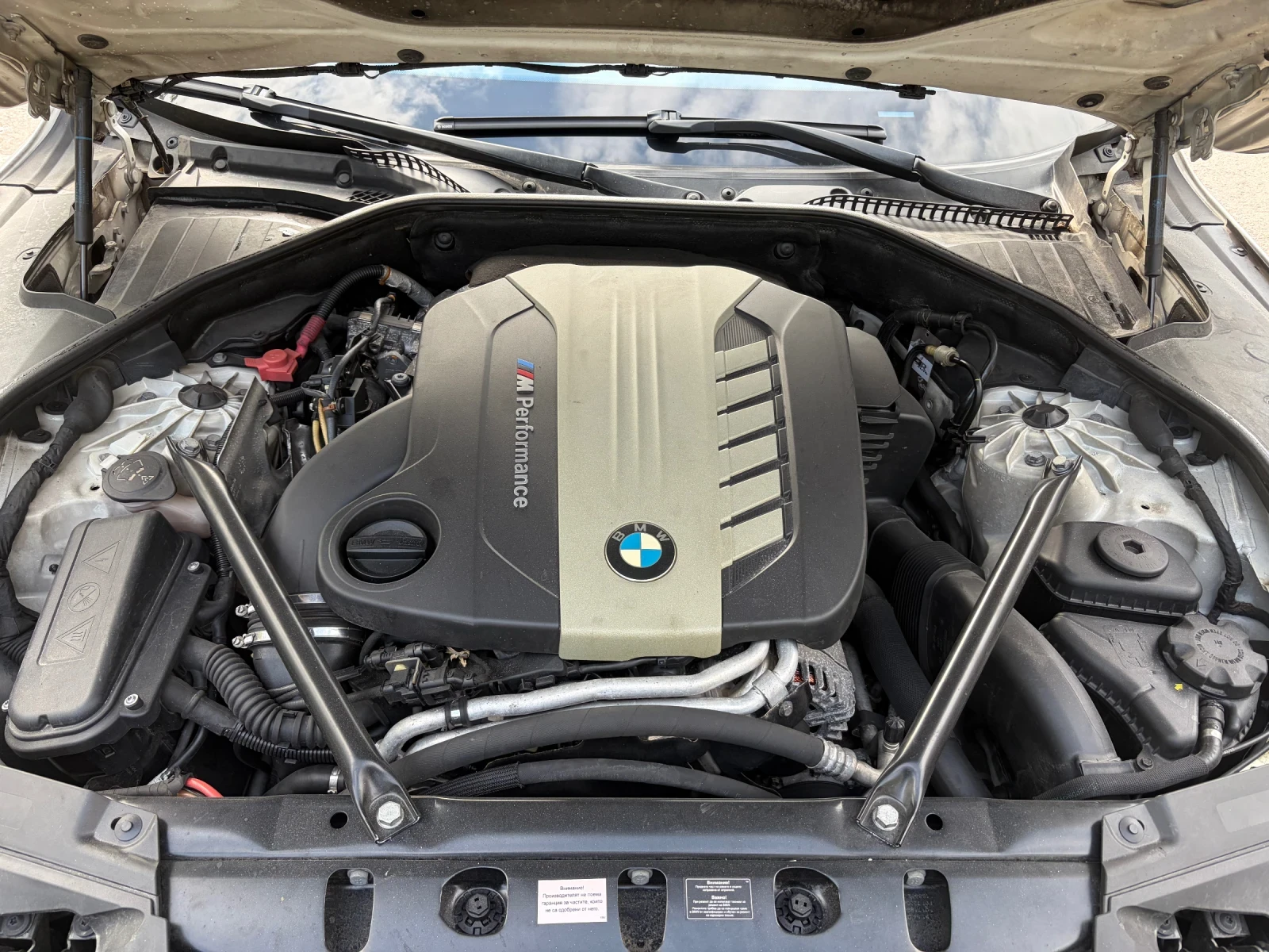 BMW 750  xDrive, снимка 15 - Автомобили и джипове - 54238025