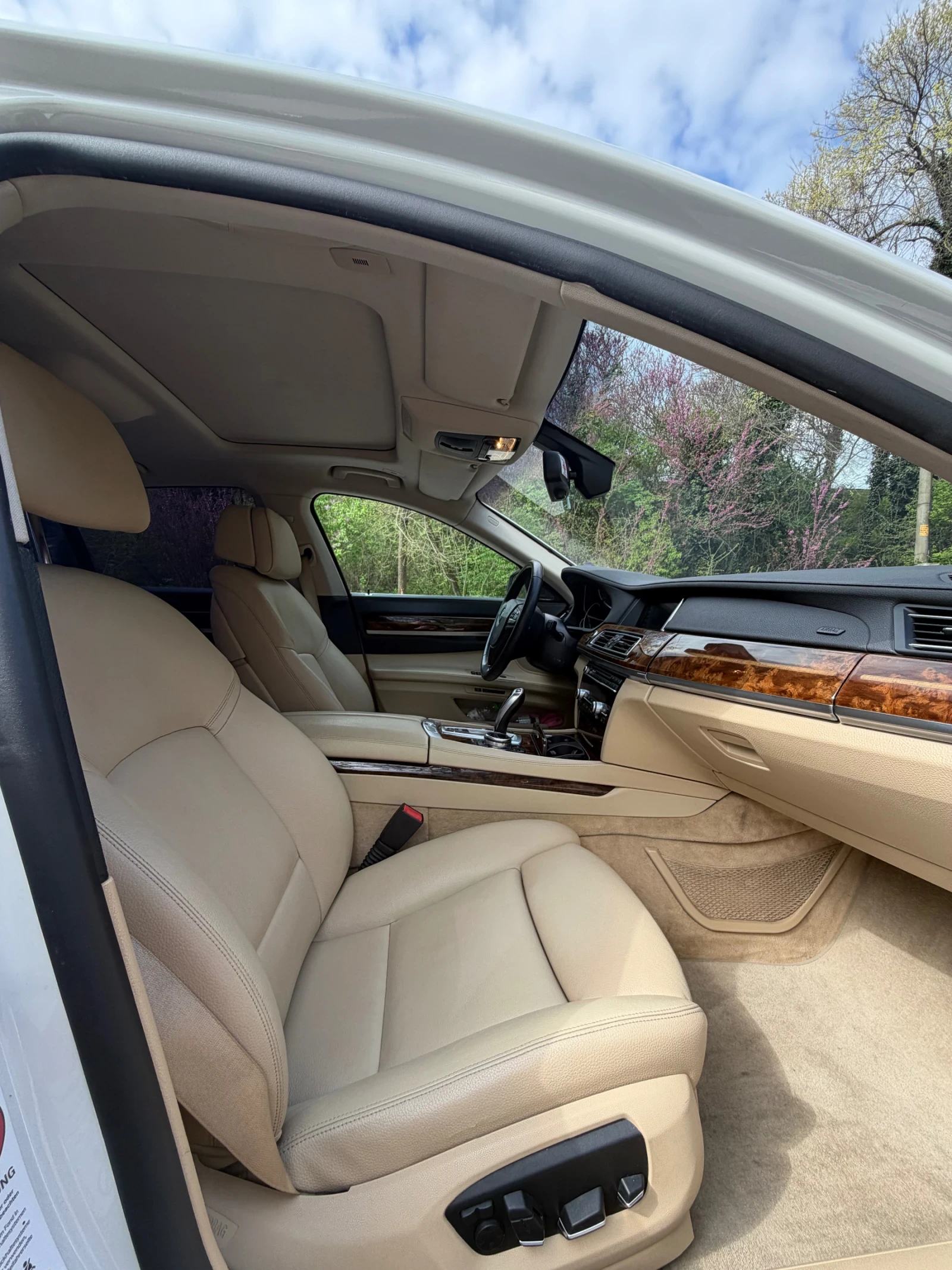 BMW 750  xDrive, снимка 14 - Автомобили и джипове - 54238025