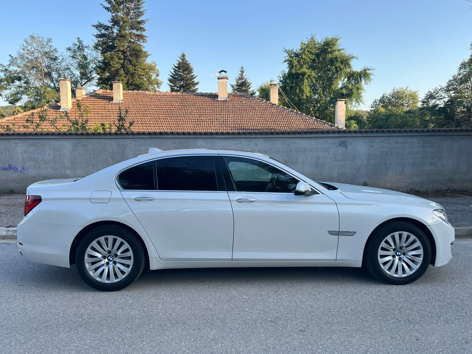 BMW 750  xDrive - изображение 3