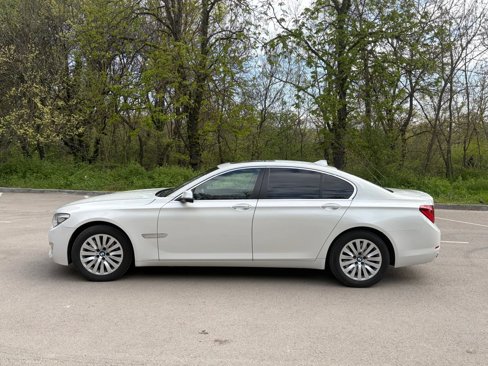 BMW 750  xDrive, снимка 3 - Автомобили и джипове - 54238025