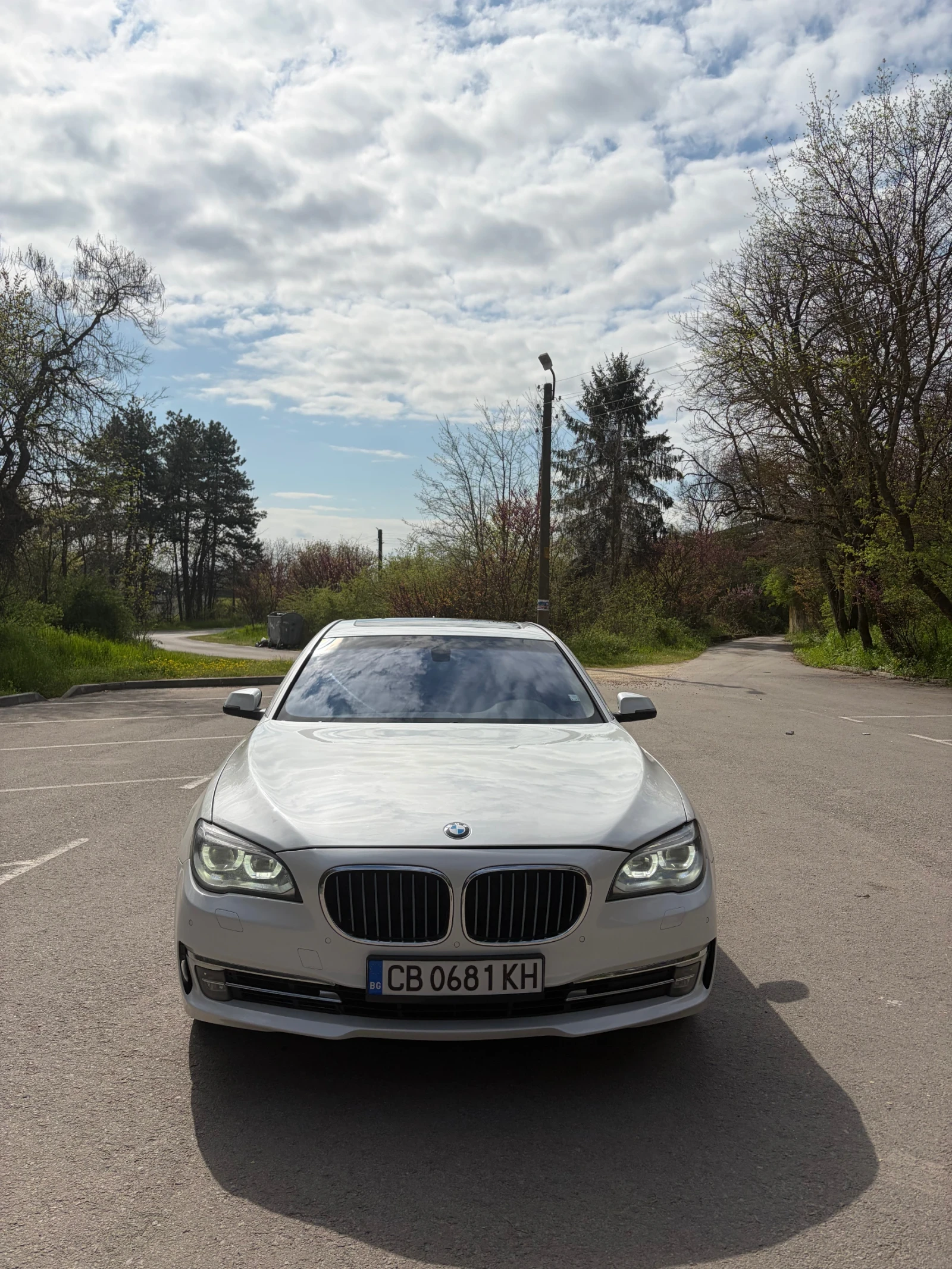 BMW 750  xDrive, снимка 16 - Автомобили и джипове - 54238025