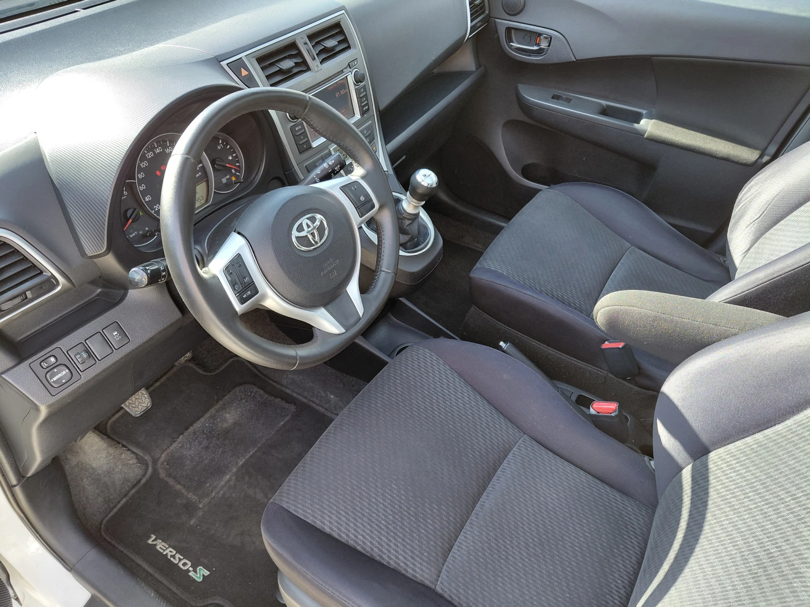 Toyota Verso S 1.4 D4D/90к.с, снимка 14 - Автомобили и джипове - 54136242