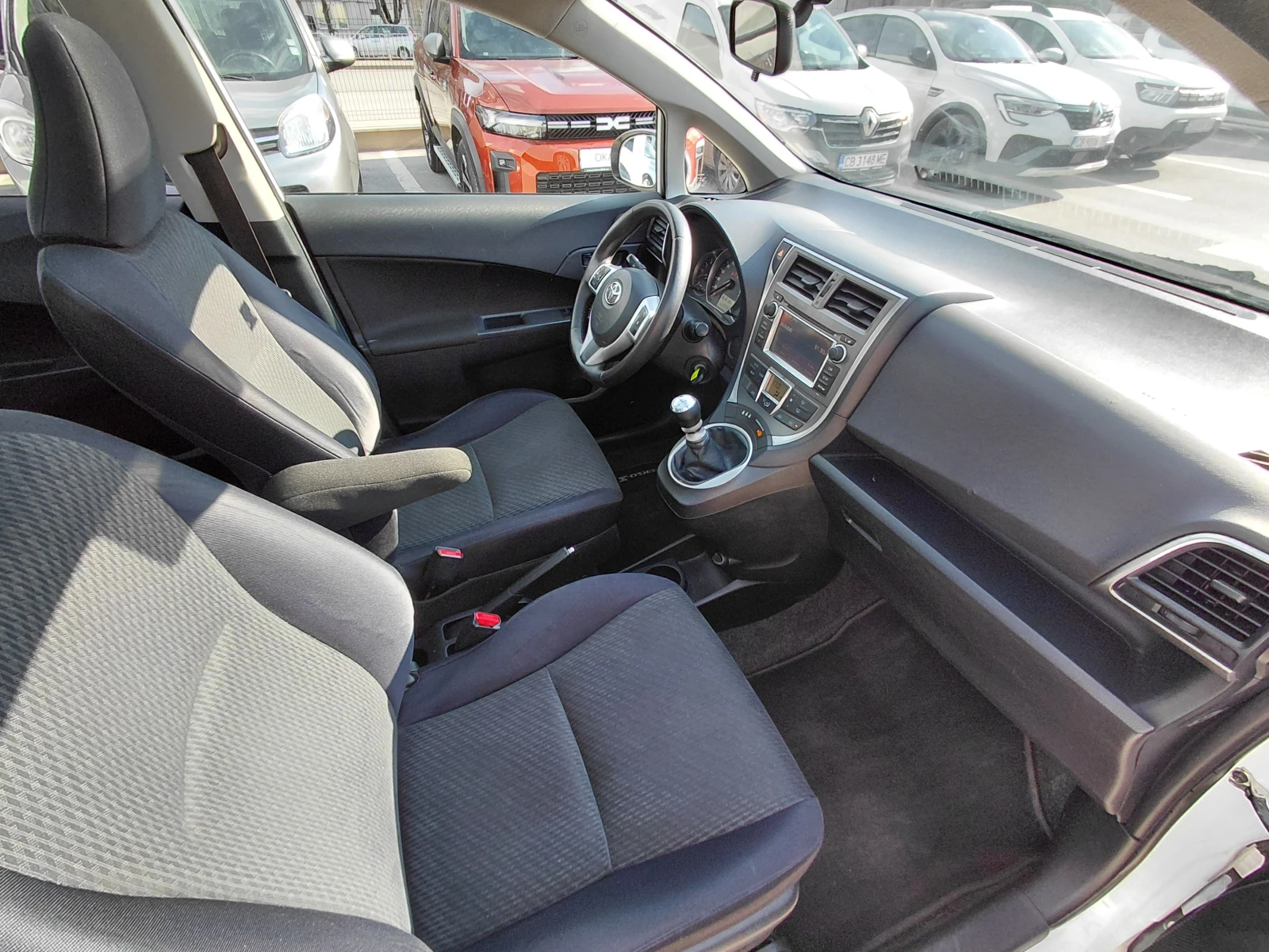 Toyota Verso S 1.4 D4D/90к.с, снимка 16 - Автомобили и джипове - 54136242