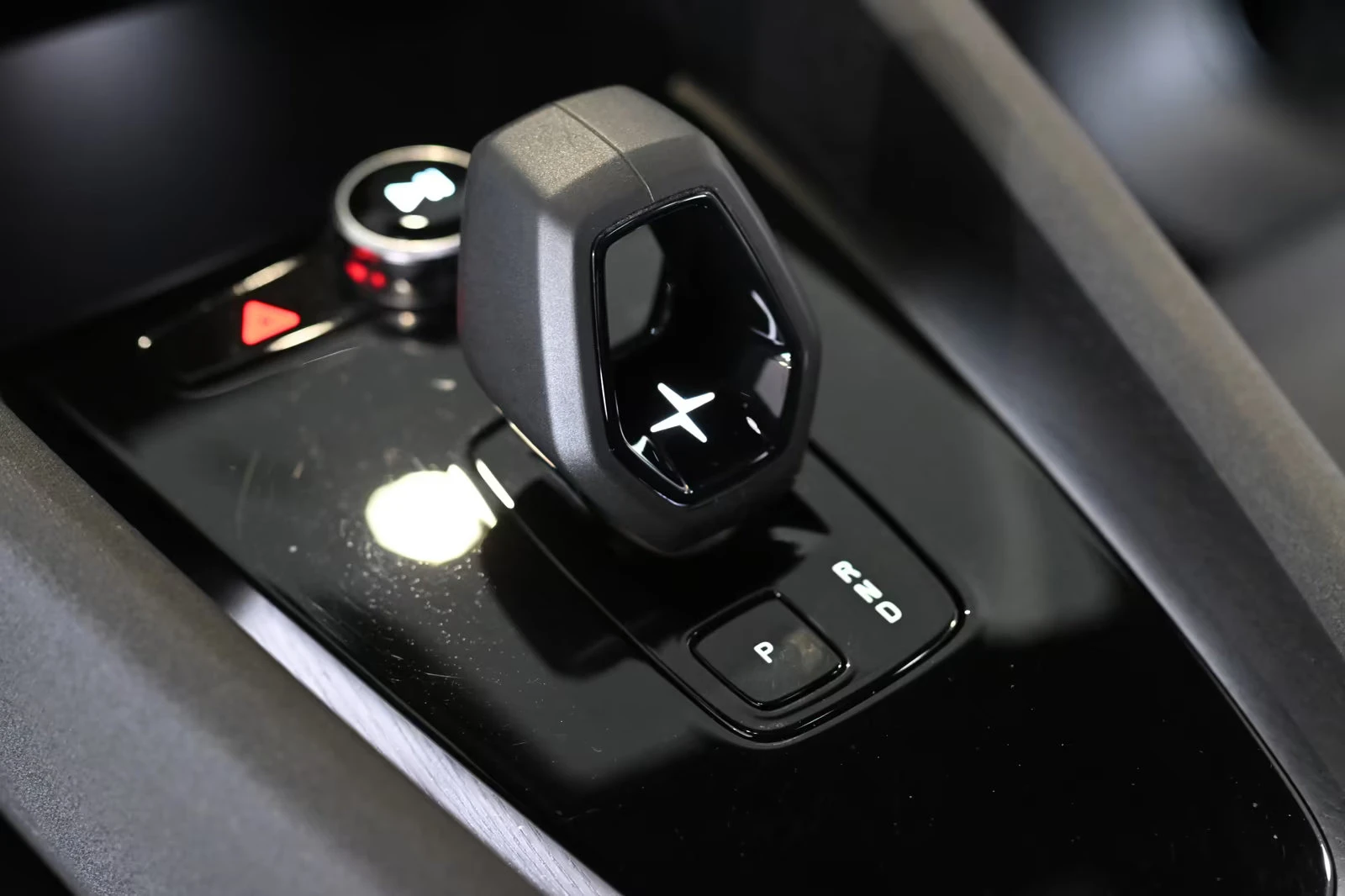 Polestar 2 LONG-RANGE/476HP/DUAL/PLUS/PANO/360/H&K/HPUMP/163q, снимка 11 - Автомобили и джипове - 54204586