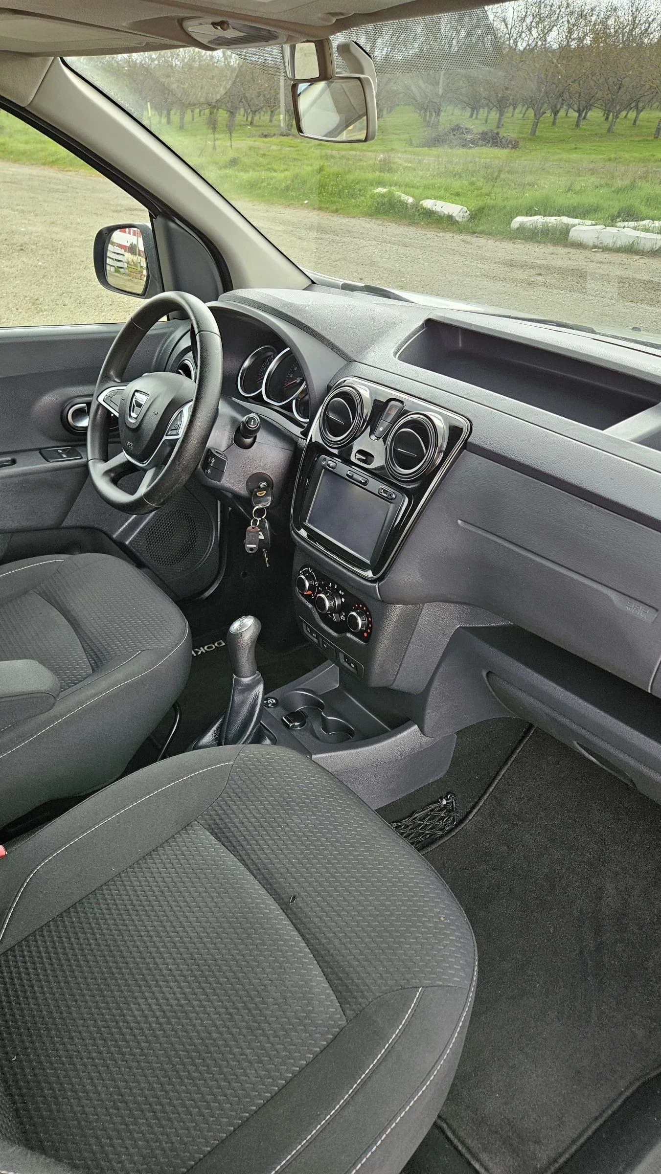 Dacia Dokker 1.6 SCe / фабрична Газ , снимка 8 - Автомобили и джипове - 54245683