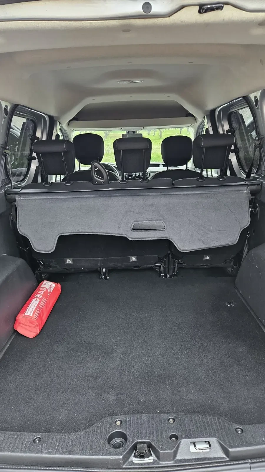 Dacia Dokker 1.6 SCe / фабрична Газ , снимка 11 - Автомобили и джипове - 54245683