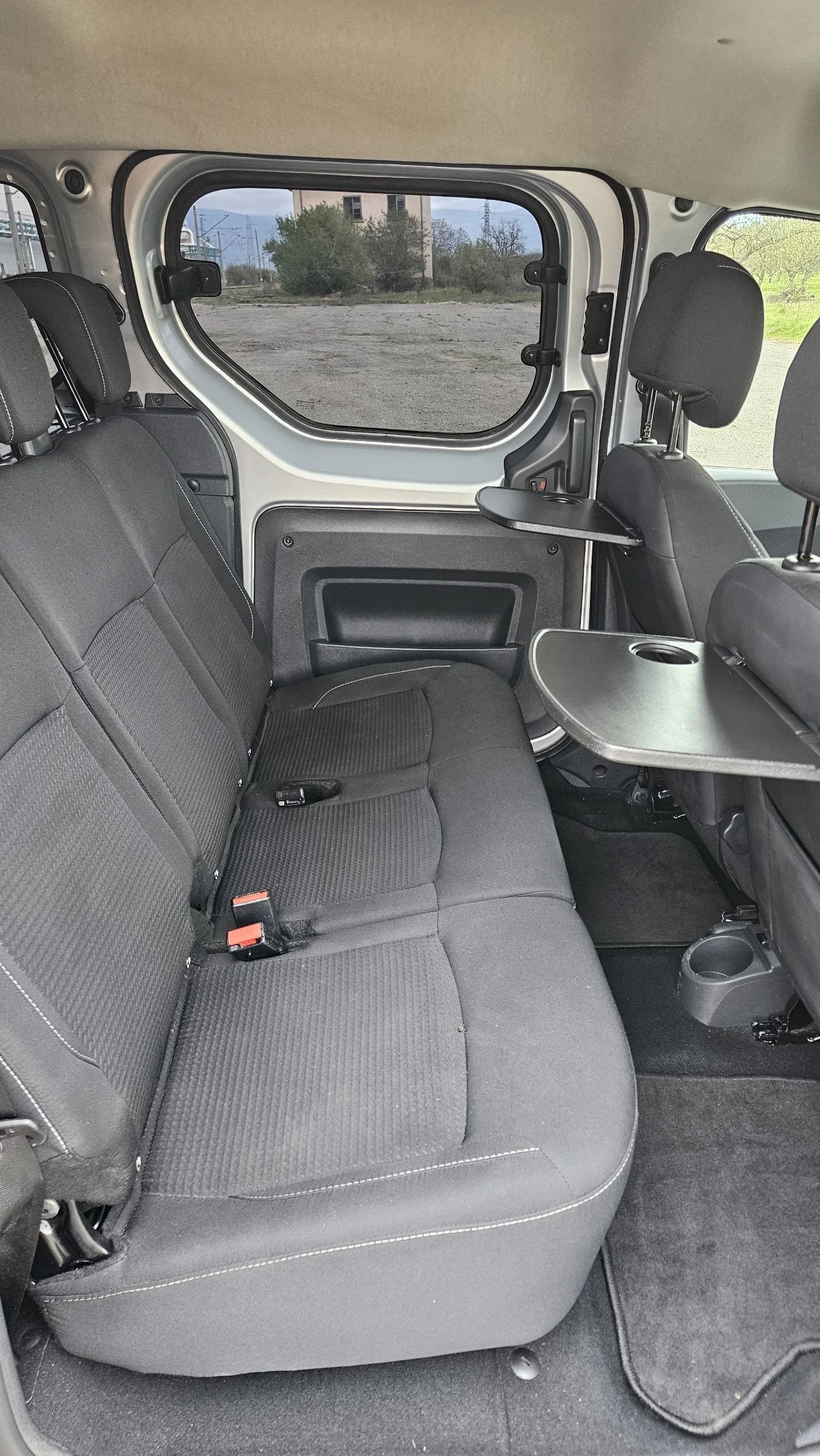 Dacia Dokker 1.6 SCe / фабрична Газ , снимка 10 - Автомобили и джипове - 54245683