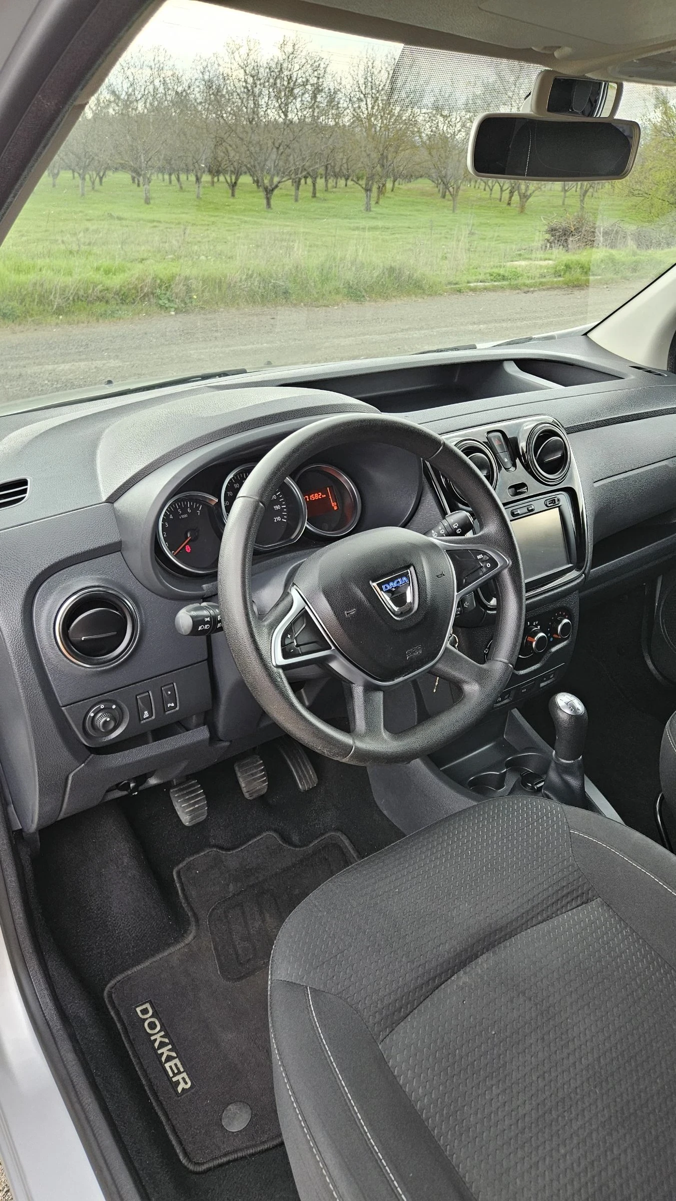 Dacia Dokker 1.6 SCe / фабрична Газ , снимка 7 - Автомобили и джипове - 54245683