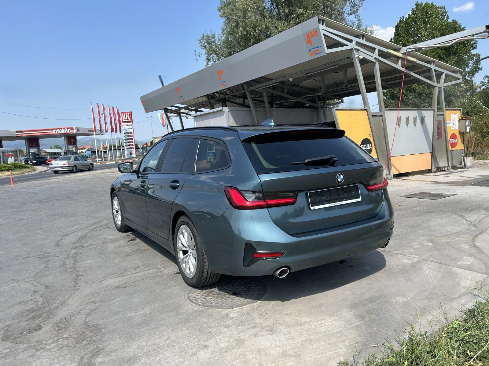 BMW 318 G21 Touring MILD HYBRID/Diesel/Auto/LED/Distr/2021, снимка 4 - Автомобили и джипове - 55846617