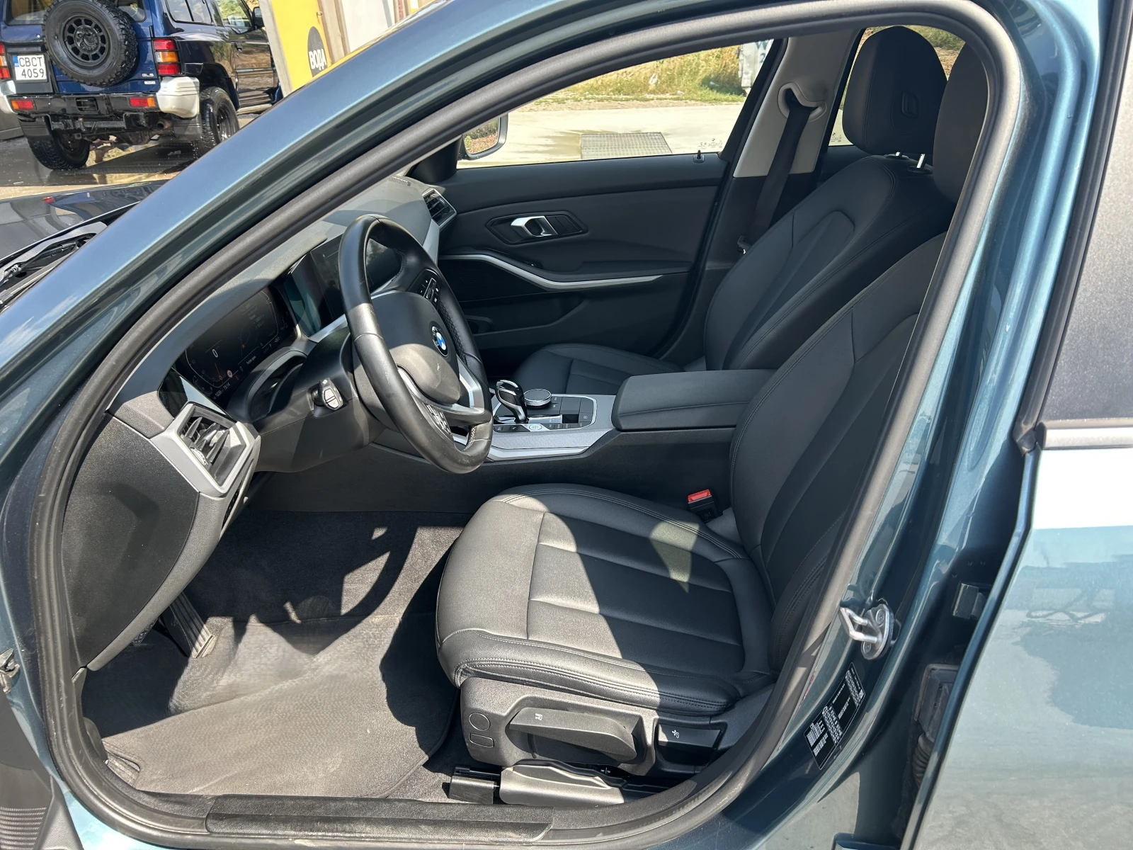 BMW 318 G21 Touring MILD HYBRID/Diesel/Auto/LED/Distr/2021, снимка 13 - Автомобили и джипове - 55846617