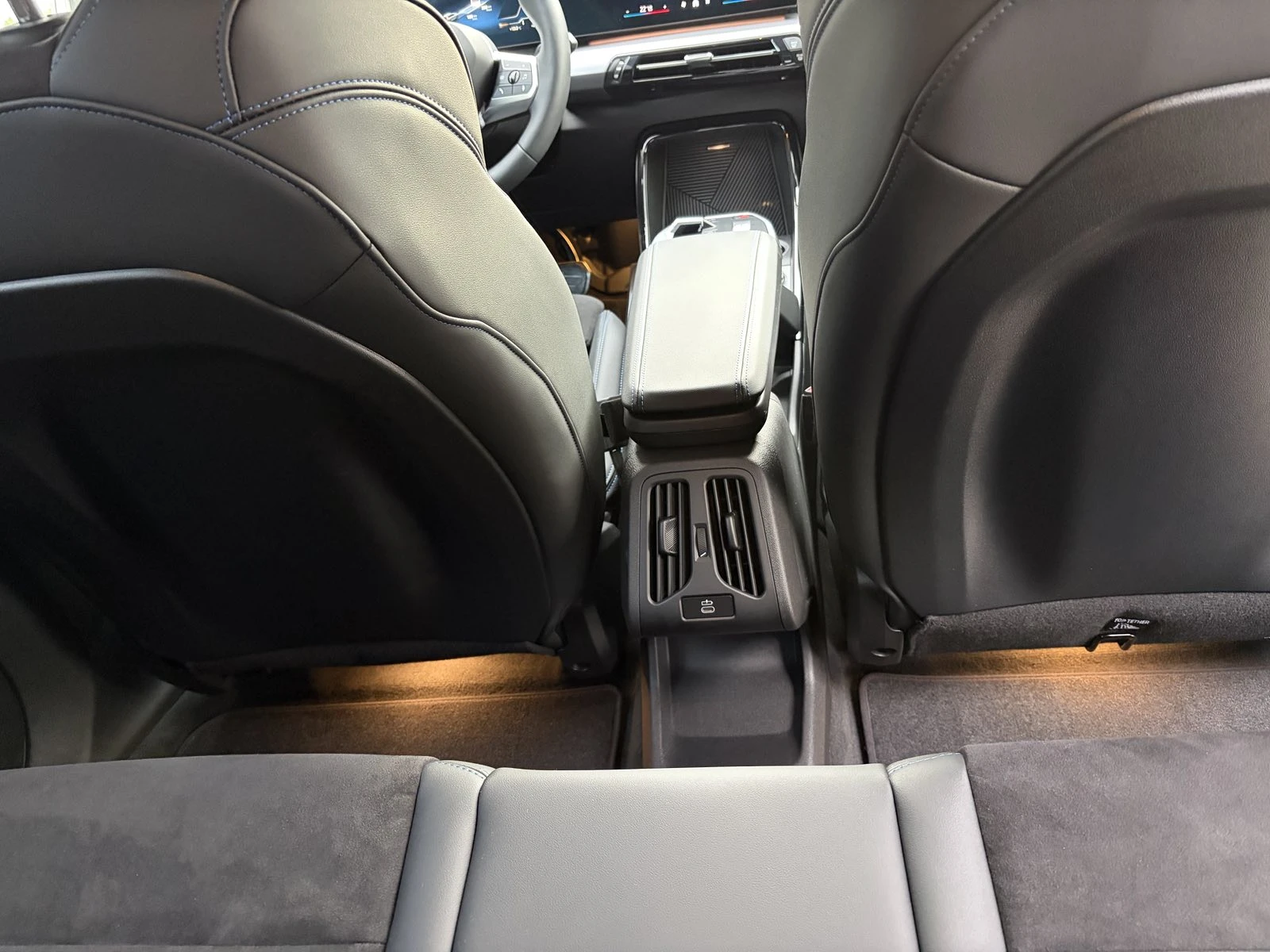 BMW iX1 eDrive20 = M-Sport  / �������� | Mobile.bg � ����������� 11