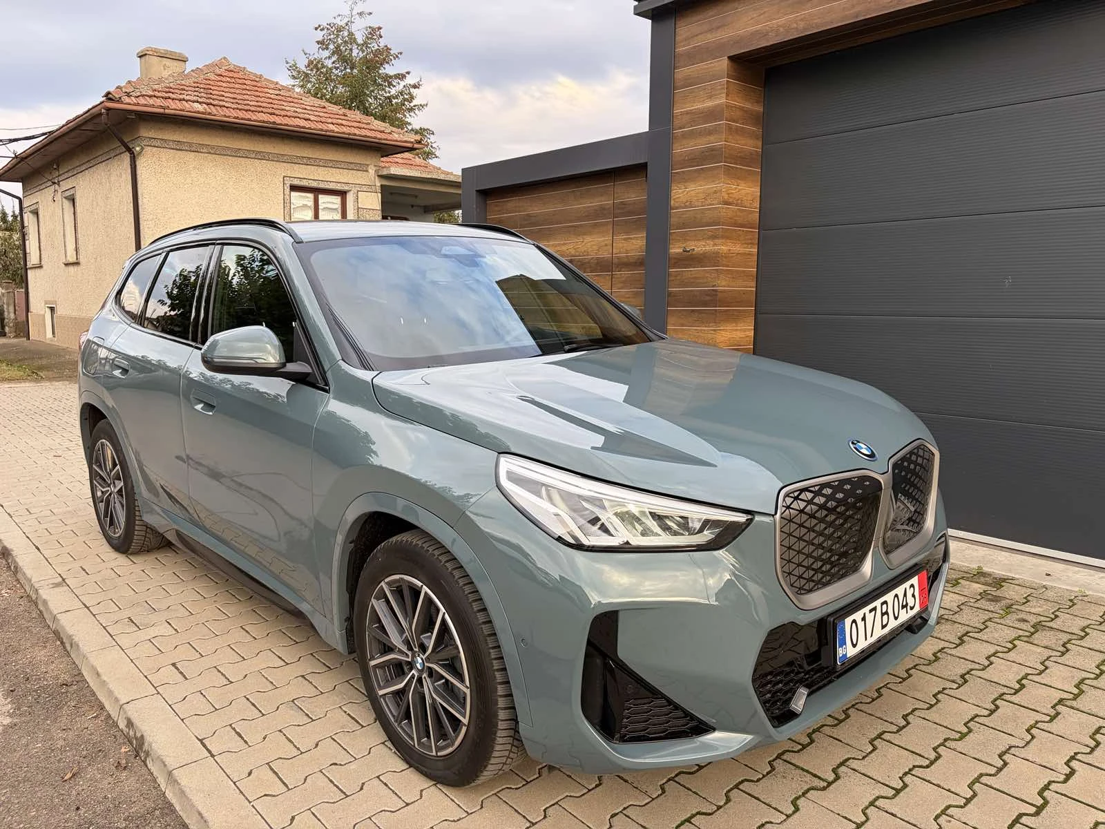 BMW iX1 eDrive20 = M-Sport  / �������� | Mobile.bg � ����������� 2