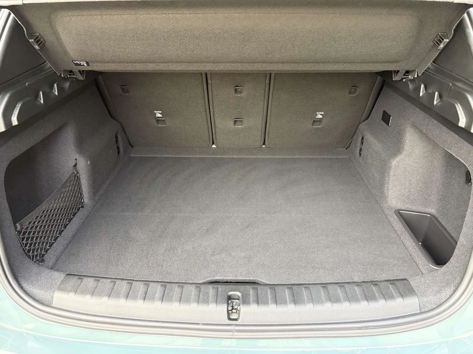 BMW iX1 eDrive20 = M-Sport  / �������� | Mobile.bg � ����������� 16