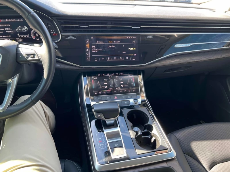 Audi Q8 * Progressiv * CARFAX * ДИСТРОНИК * 360 * ОБДУХВАН, снимка 9 - Автомобили и джипове - 53294814