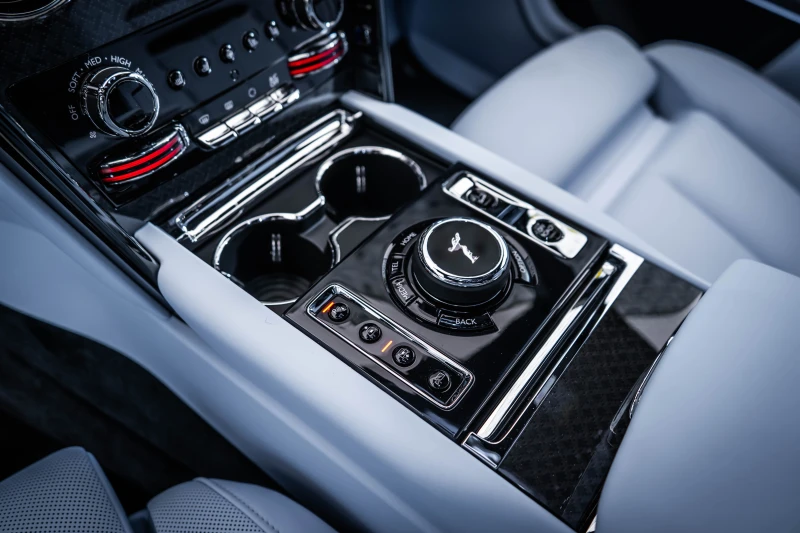 Rolls-Royce Cullinan Black Badge Series II, снимка 9 - Автомобили и джипове - 53341715