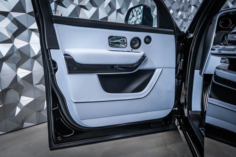 Rolls-Royce Cullinan Black Badge Series II, снимка 7 - Автомобили и джипове - 53341715