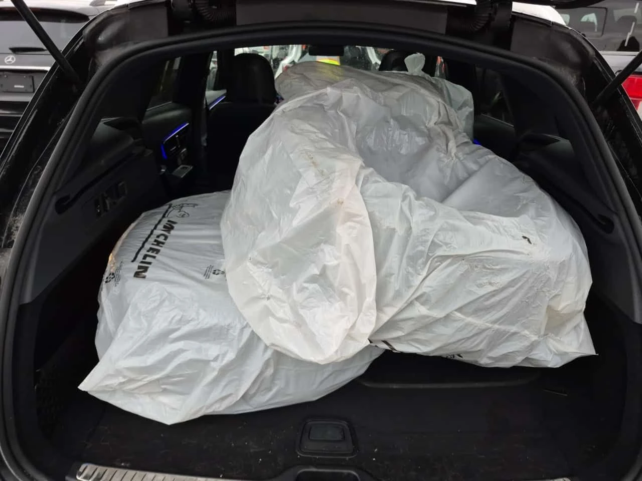 Mercedes-Benz GLC 300 * Един собственик * Без инциденти * CARFAX * , снимка 13 - Автомобили и джипове - 53878557