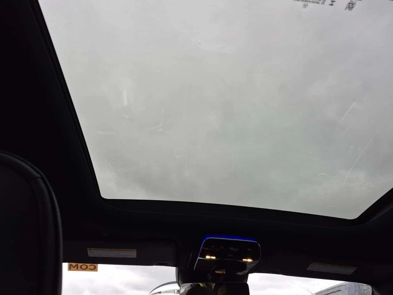 Mercedes-Benz GLC 300 * Един собственик * Без инциденти * CARFAX * , снимка 11 - Автомобили и джипове - 53878557