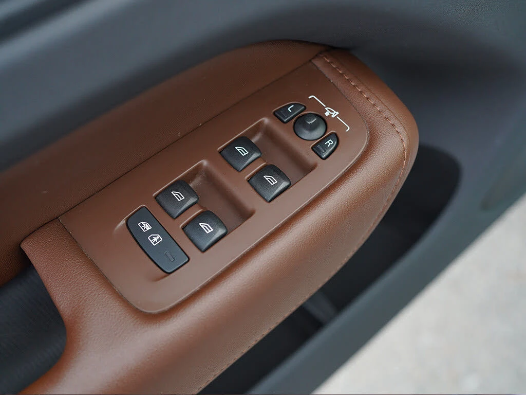 Volvo XC60 T6 INSCRIPTION * AWD* ПОДГРЕВ* DIGITAL* 360* PANO*, снимка 11 - Автомобили и джипове - 54195376