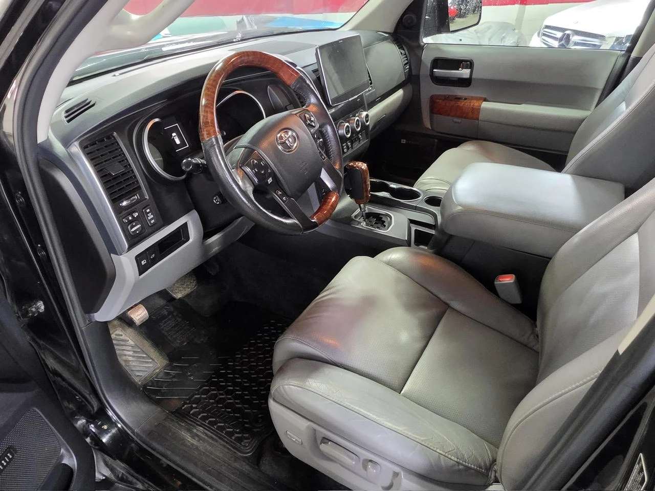 Toyota Sequoia PLATINUM* �������* JBL* ������* PANO*  | Mobile.bg � ����������� 10