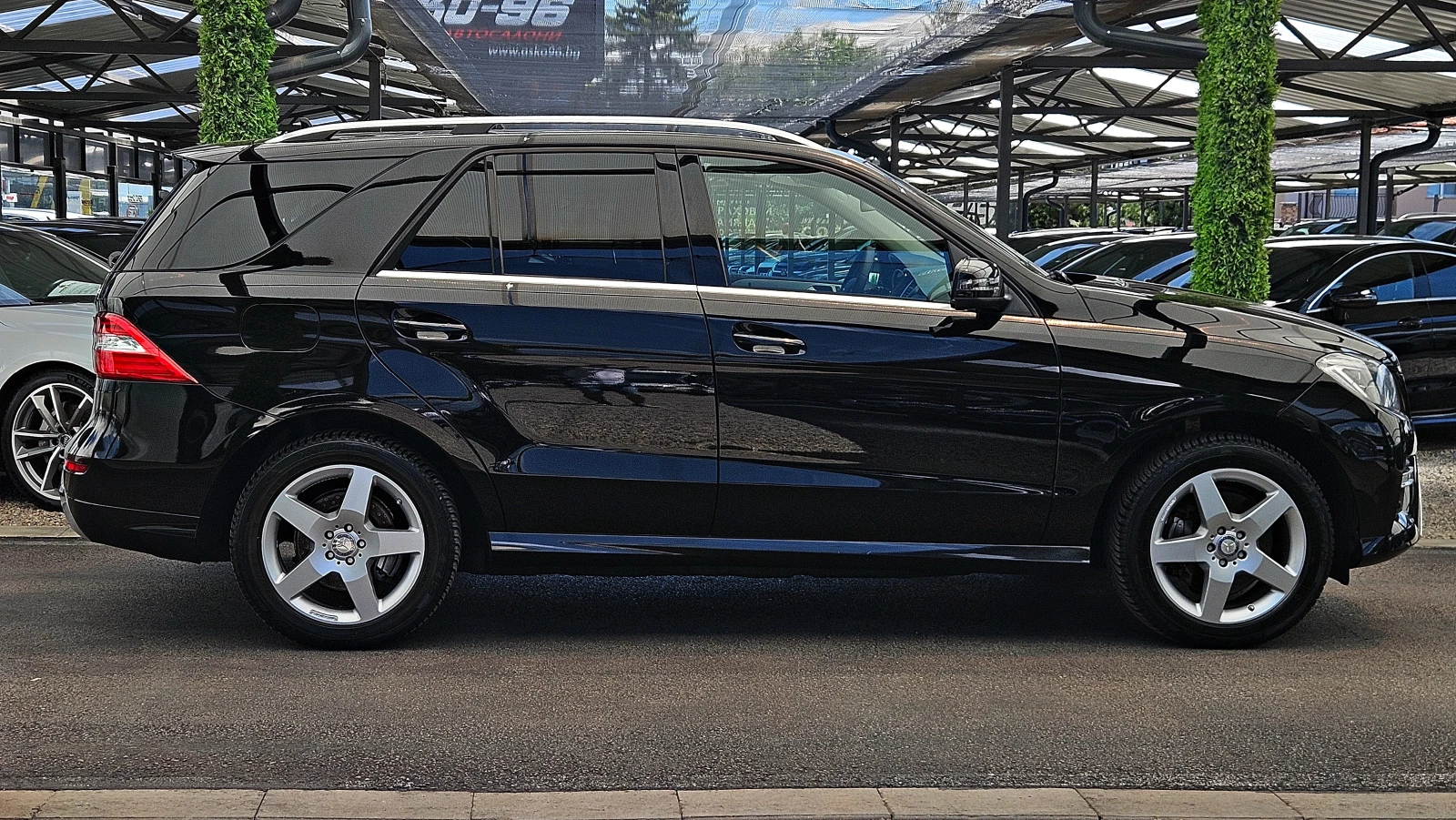 Mercedes-Benz ML 350 AMG/ТЕЛЕВИЗИЯ/CAMERA/ПОДГРЕВ/АМБИЕНТ/BLIND SPOT/LI, снимка 4 - Автомобили и джипове - 54944041