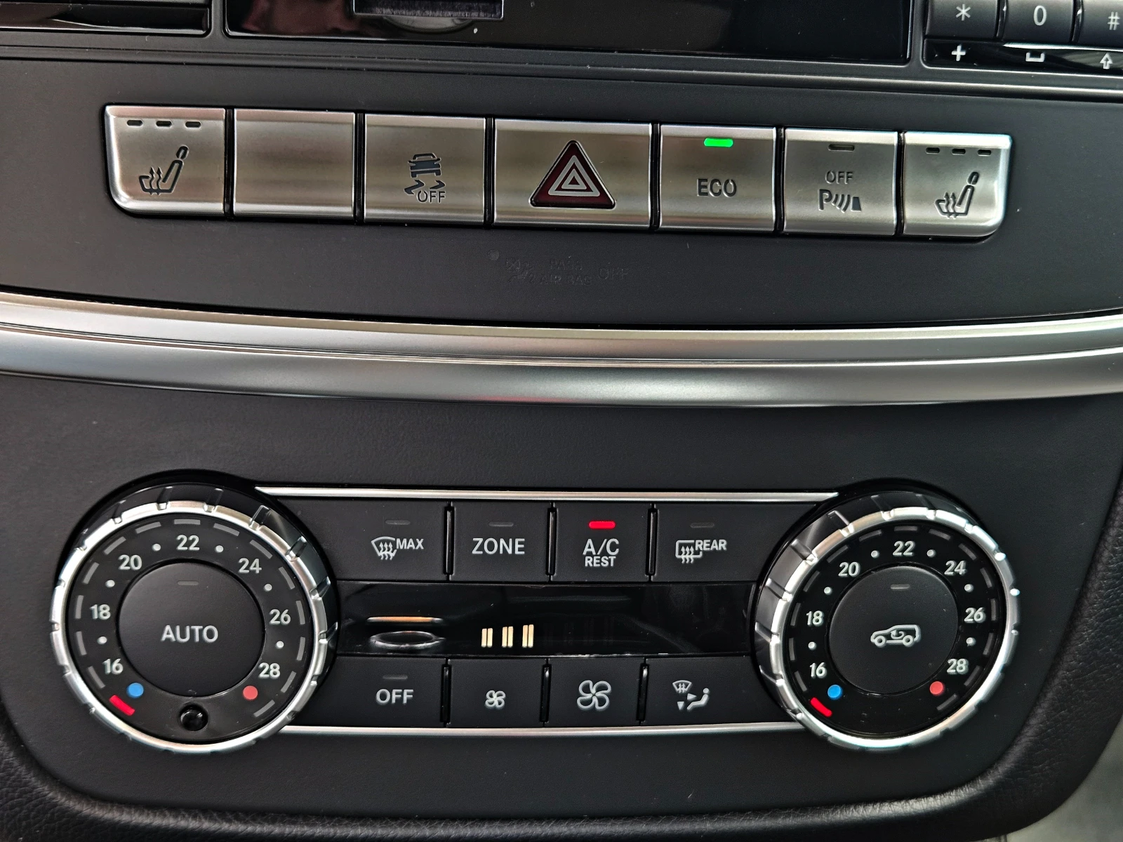 Mercedes-Benz ML 350 AMG/ТЕЛЕВИЗИЯ/CAMERA/ПОДГРЕВ/АМБИЕНТ/BLIND SPOT/LI, снимка 13 - Автомобили и джипове - 54944041