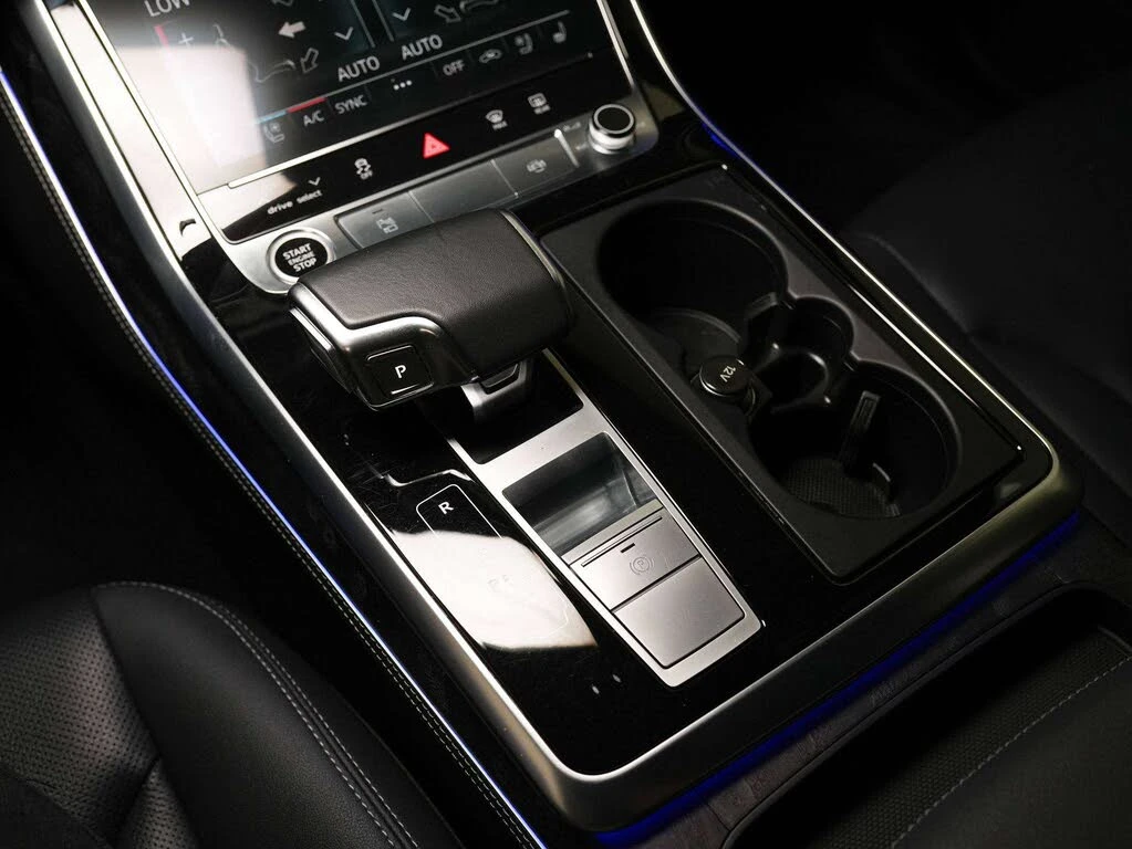 Audi Q8 3.0T* MATRIX* S* LINE* ОБДУХВАНЕ* LANE* ASSIST* ПА, снимка 10 - Автомобили и джипове - 55220137
