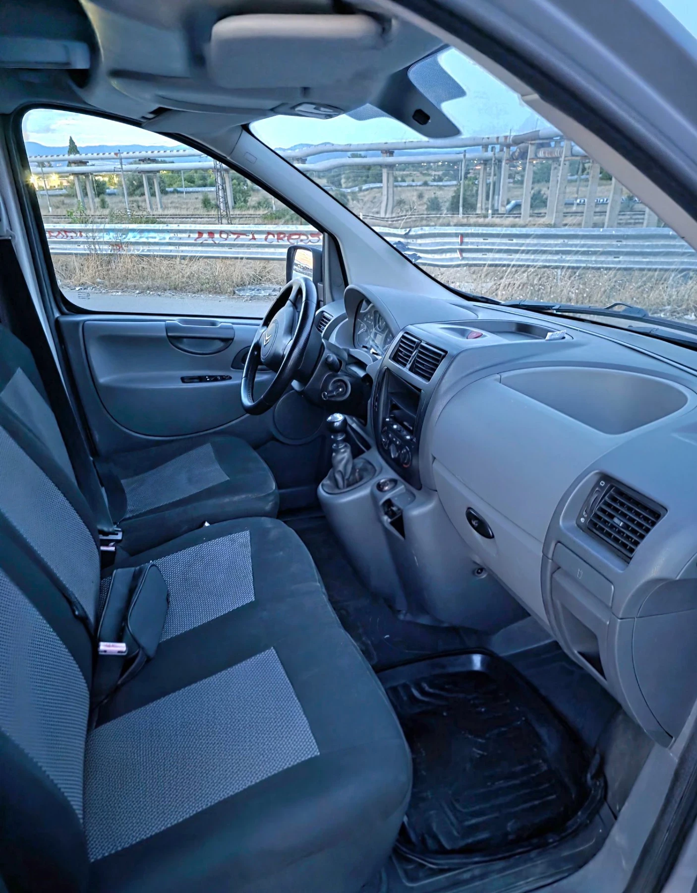 Citroen Jumpy 2.0Hdi 6 скорости/климатик , снимка 10 - Бусове и автобуси - 55719337