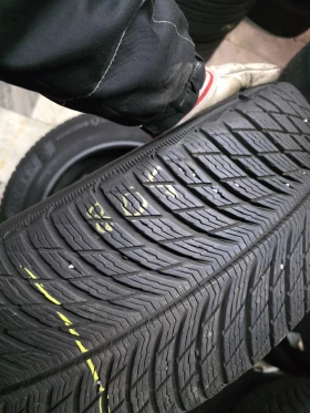 Гуми Зимни 225/60R18, снимка 10