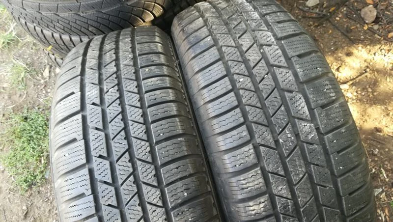 Гуми Зимни 235/65R17, снимка 2 - Гуми и джанти - 26754747