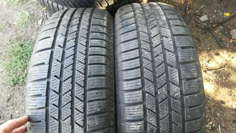 Гуми Зимни 235/65R17, снимка 1 - Гуми и джанти - 26754747