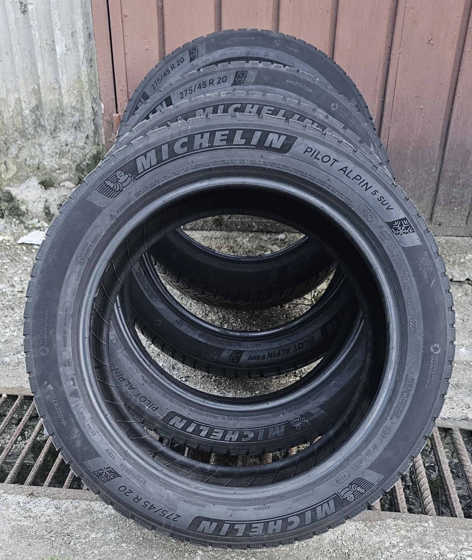 Гуми Зимни 275/45R20, снимка 2 - Гуми и джанти - 53854074